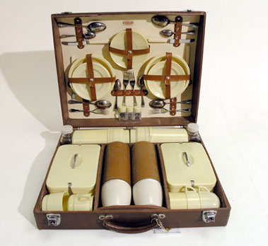 Lot 351 - Sirram Four Person Picnic Set