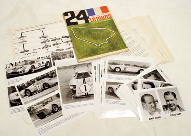 Lot 316 - 24 Heures Le Mans Press Pack - Ford GT40