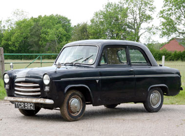 Lot 35 - 1957 Ford Anglia 100E