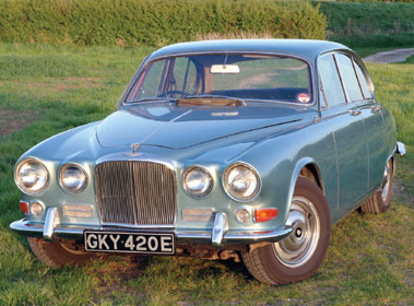 Lot 40 - 1967 Jaguar 420