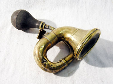 Lot 314 - A Brass Bulb Horn