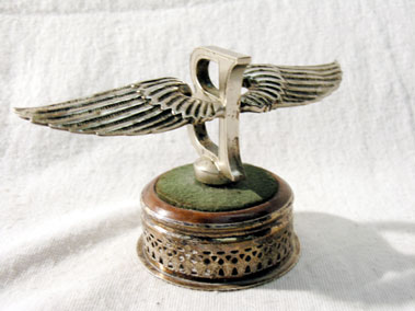 Lot 330 - Bentley `Winged B' Mascot