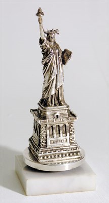 Lot 412 - Statue of Liberty Accessory Mascot