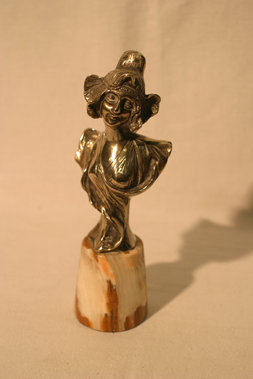 Lot 414 - Art-Deco Lady Accessory Mascot