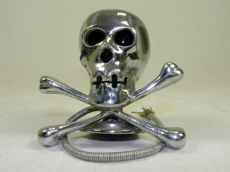 Lot 319 - Illuminated Skull & Cross Bones Accessory Mascot