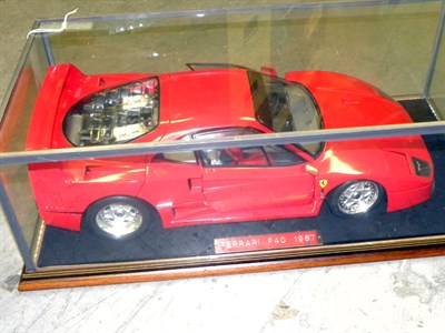 Lot 209 - Ferrari F40 1:8 Scale Model