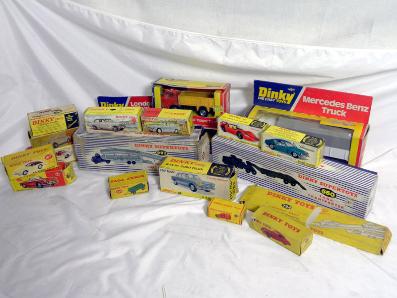 Lot 219 - Quantity of Assorted Dinky Toys
