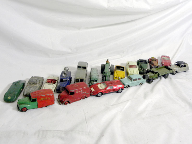 Lot 222 - Loose Dinky Toys