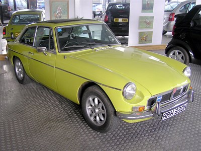Lot 12 - 1974 MG B GT