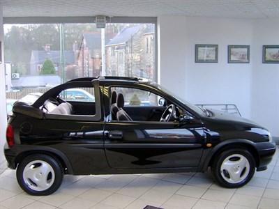 Lot 3 - 1999 Vauxhall Corsa 1.4i Cabriolet