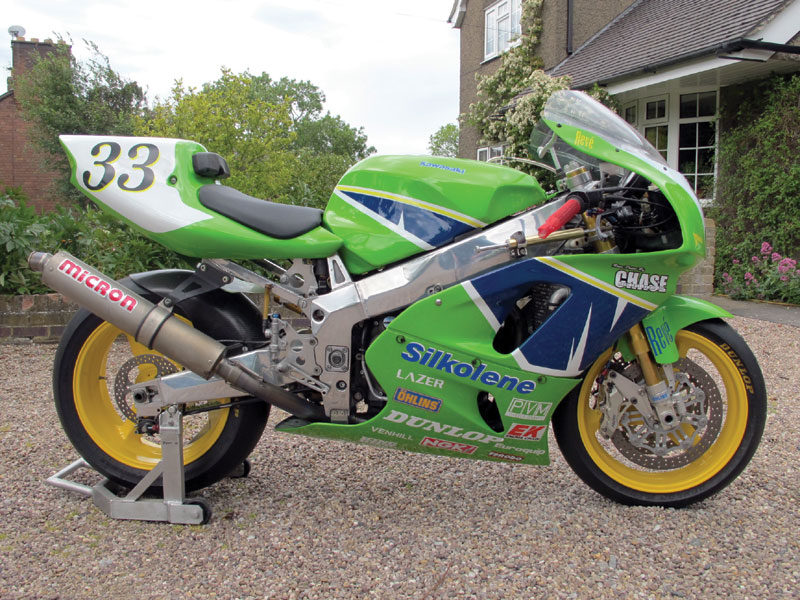 Lot 9 - 1995 Kawasaki ZX750M