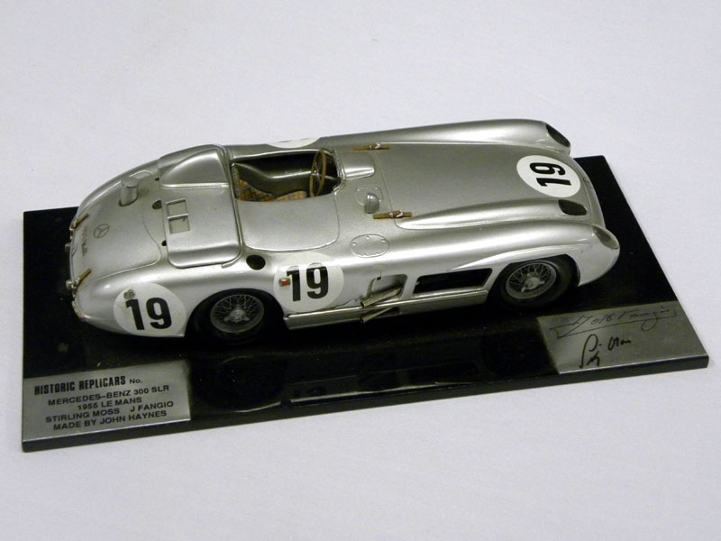 Lot 53 - 1:24 Mercedes 300SLR Model by Historic