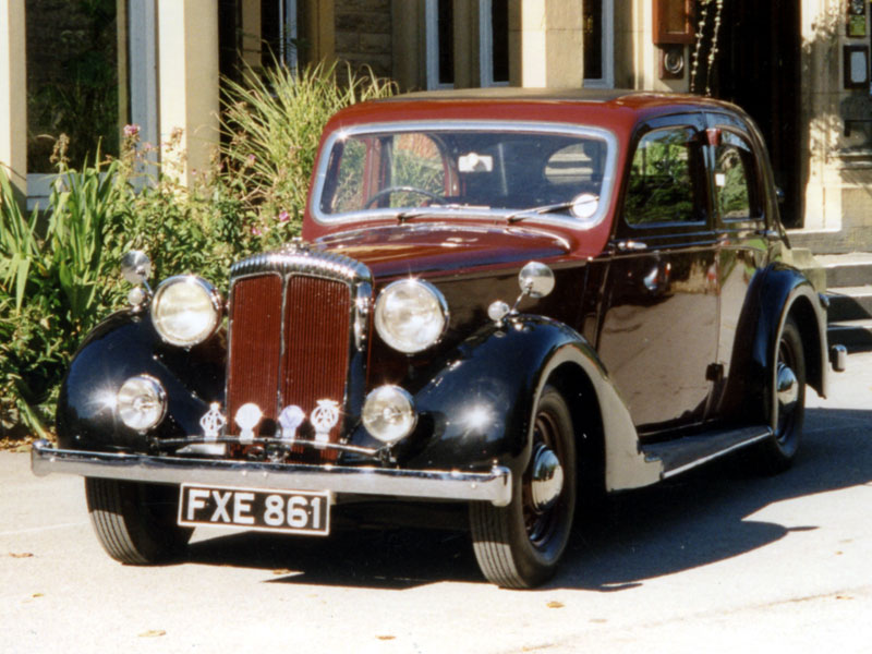 Lot 28 - 1939 Daimler DB18 Saloon