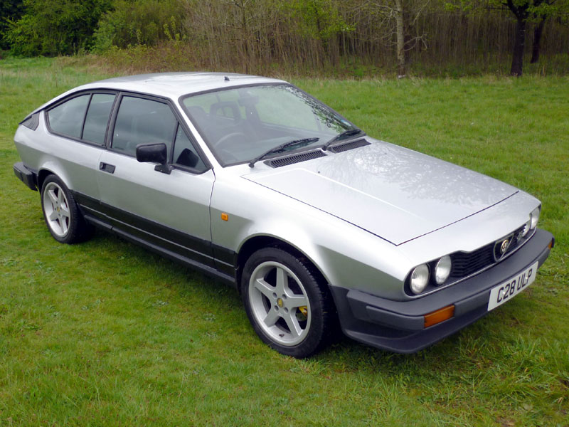 Lot 2 - 1986 Alfa Romeo Gtv 2.0