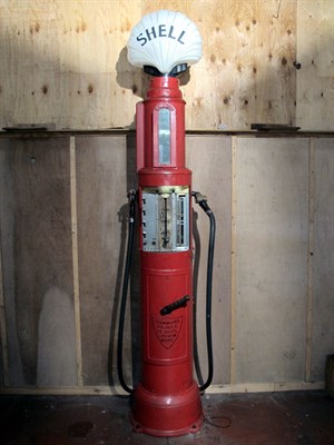 Lot 104 - Large Hammond Model-G 'Visible' Petrol Pump (R)