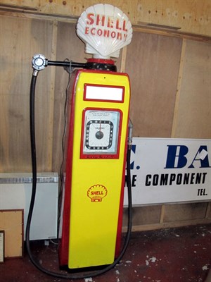 Lot 61 - Restored 'Avery Hardol' Electric Petrol Pump