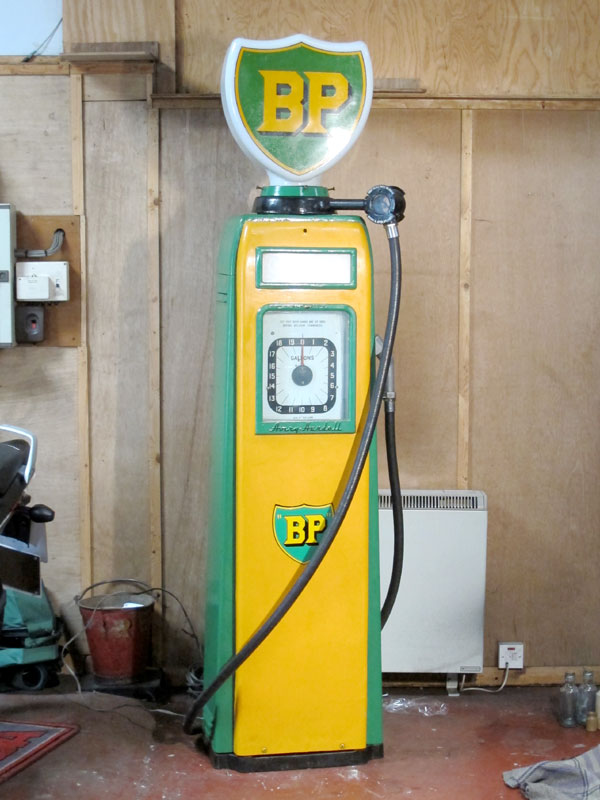 Lot 119 'Avery Hardol' Electric Petrol Pump