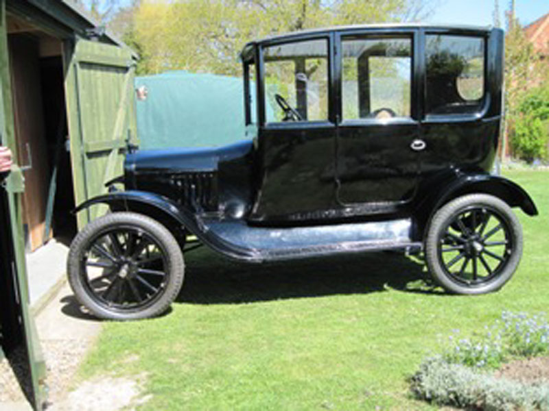 Lot 8 - 1923 Ford Model T Centre-Door Sedan