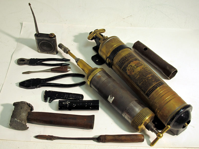 Lot 98 - A Selection of Vintage Hand Tools