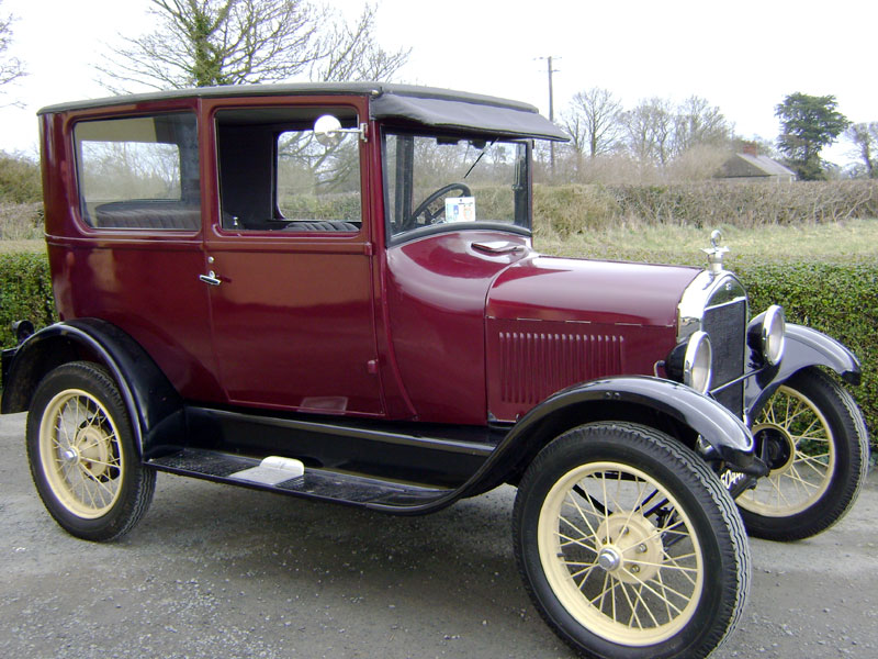 Lot 69 - 1927 Ford Model T Saloon