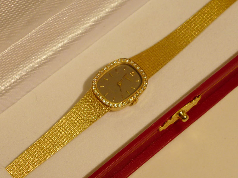 Lot 61 - A Solid 9Ct Gold and Diamond Ladies Longines Wristwatch