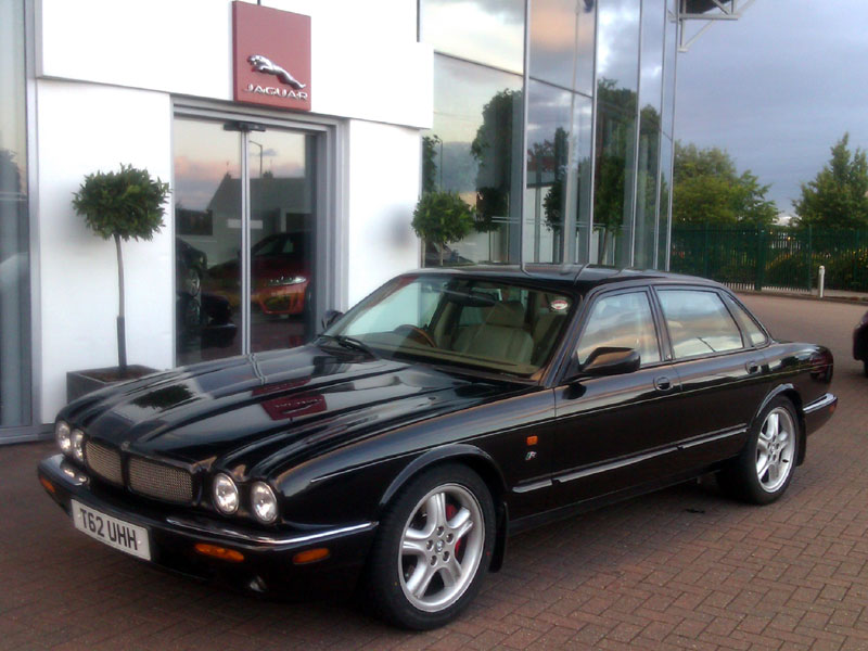 Lot 77 - 1999 Jaguar XJR 4.0