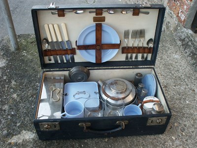 Lot 369 - An Early Coracle 4-Person Picnic Set *
