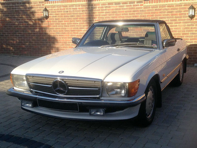 Lot 64 - 1988 Mercedes-Benz 300 SL
