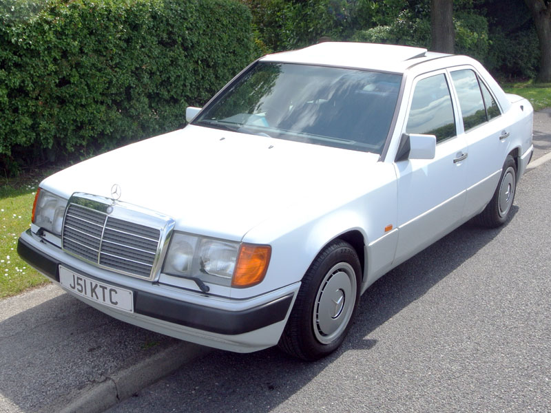 Lot 87 - 1992 Mercedes-Benz 260 E
