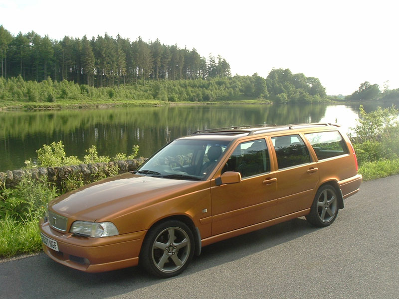 Lot 21 - 1998 Volvo V70 R