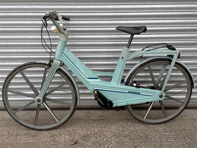 Lot 10 - Itera Plastic Bicycle