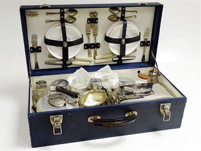 Lot 327 - Sirram Four-Person Picnic Set