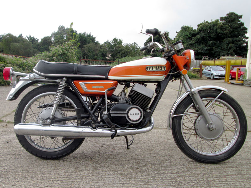 Lot 56 - 1971 Yamaha R5B