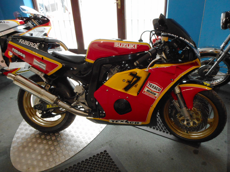Lot 41 - 1990 Suzuki GSX-R400