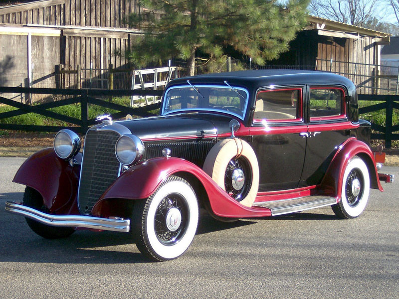 Lot 13 - 1933 Lincoln Model KA Town Sedan