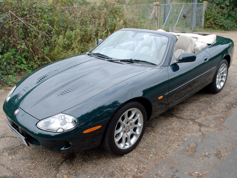 Lot 20 - 2000 Jaguar XKR Convertible