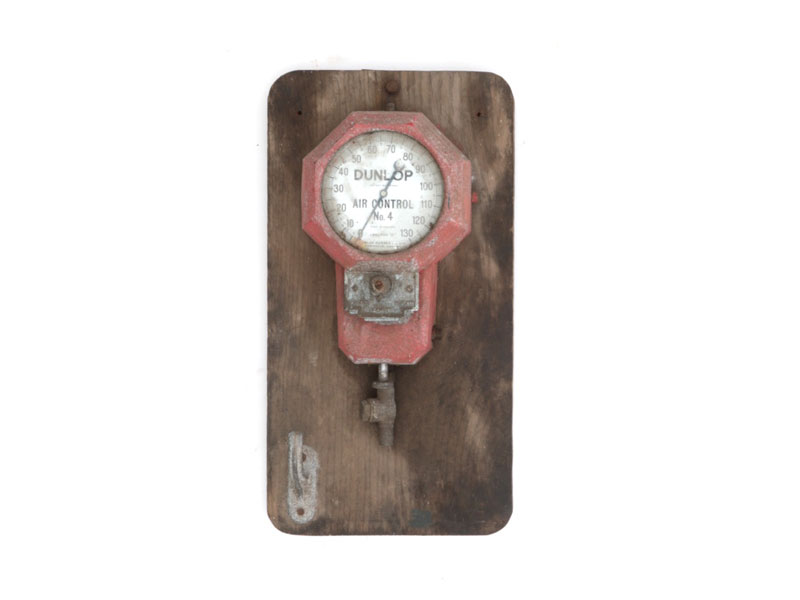 Lot 401 - A Dunlop Air Meter