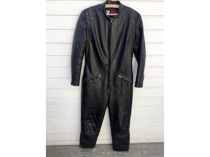 Lot 7 - Danier Leather Outfit