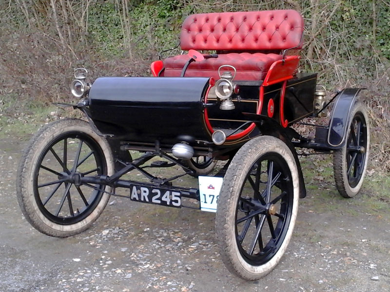 Lot 65 - 1903 Oldsmobile Curved Dash 5hp Runabout