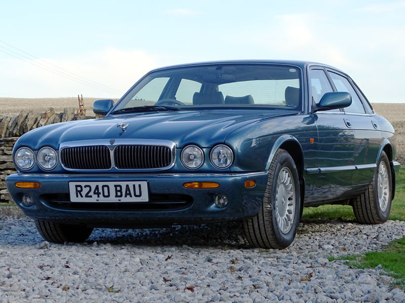 Lot 120 - 1998 Jaguar XJ8 3.2