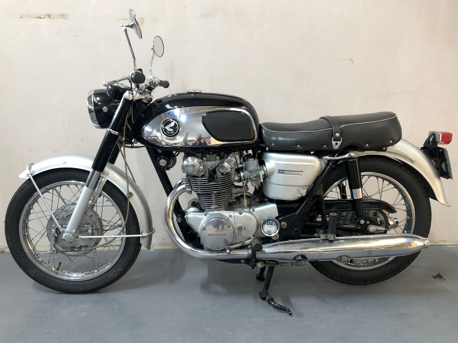 Lot 48 - 1966 Honda CB450 Black Bomber