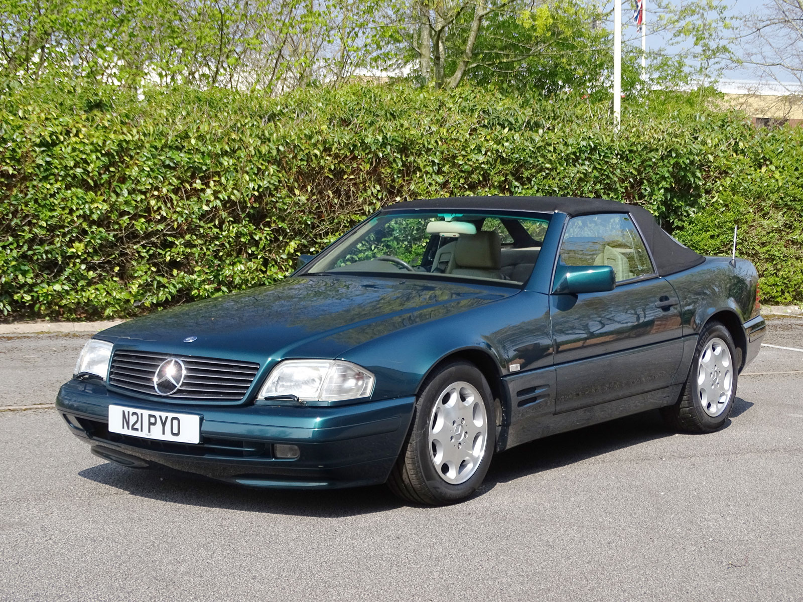 Lot 126 - 1996 Mercedes-Benz SL 320