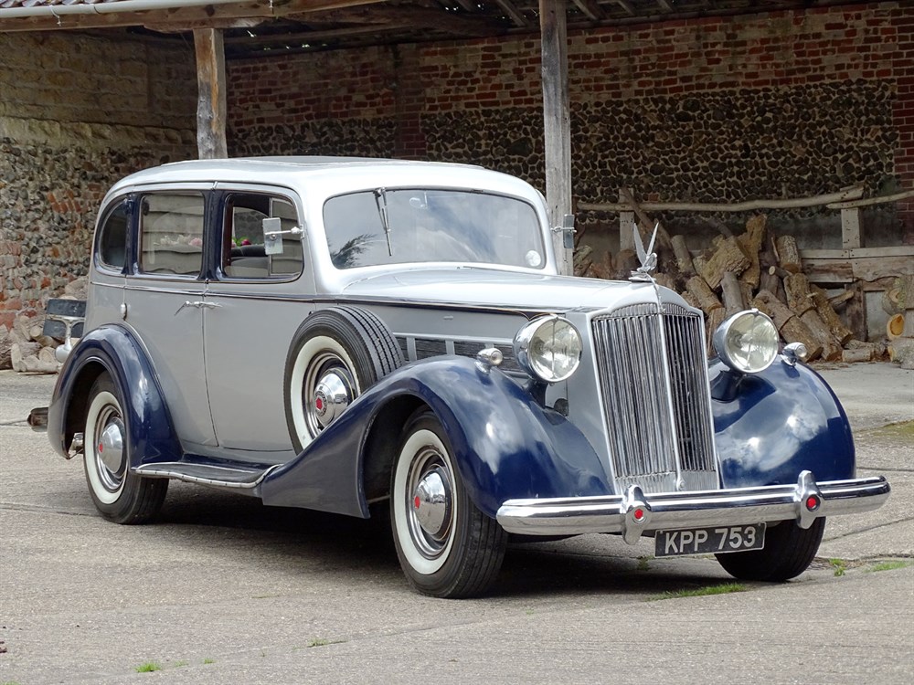 Lot 40 - 1937 Packard Eight Saloon