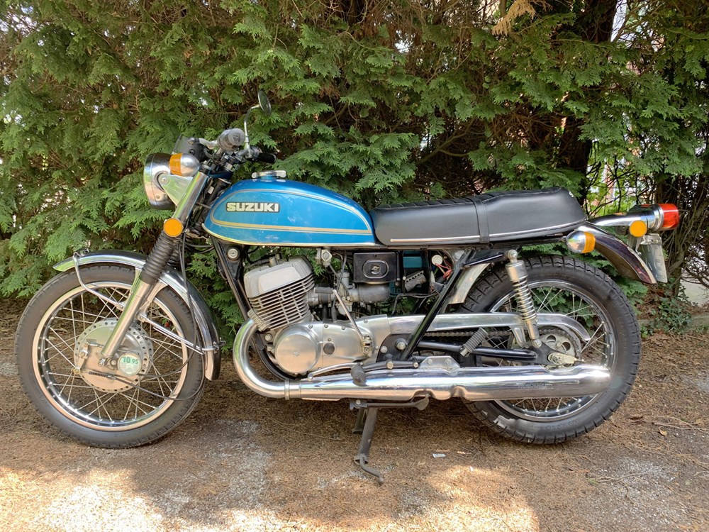 Lot 215 - 1976 Suzuki T500
