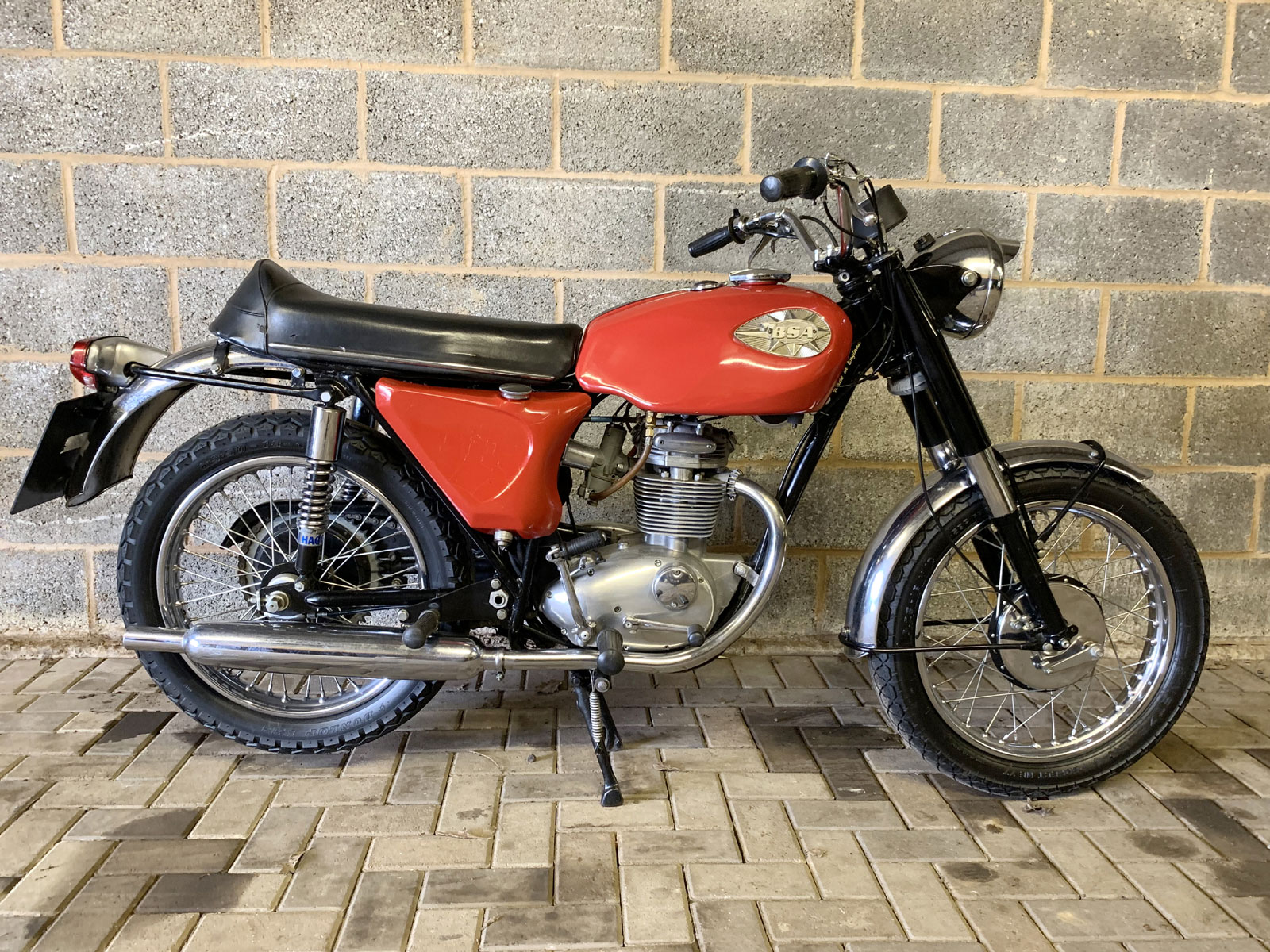 Lot 56 - 1968 BSA B25 Starfire