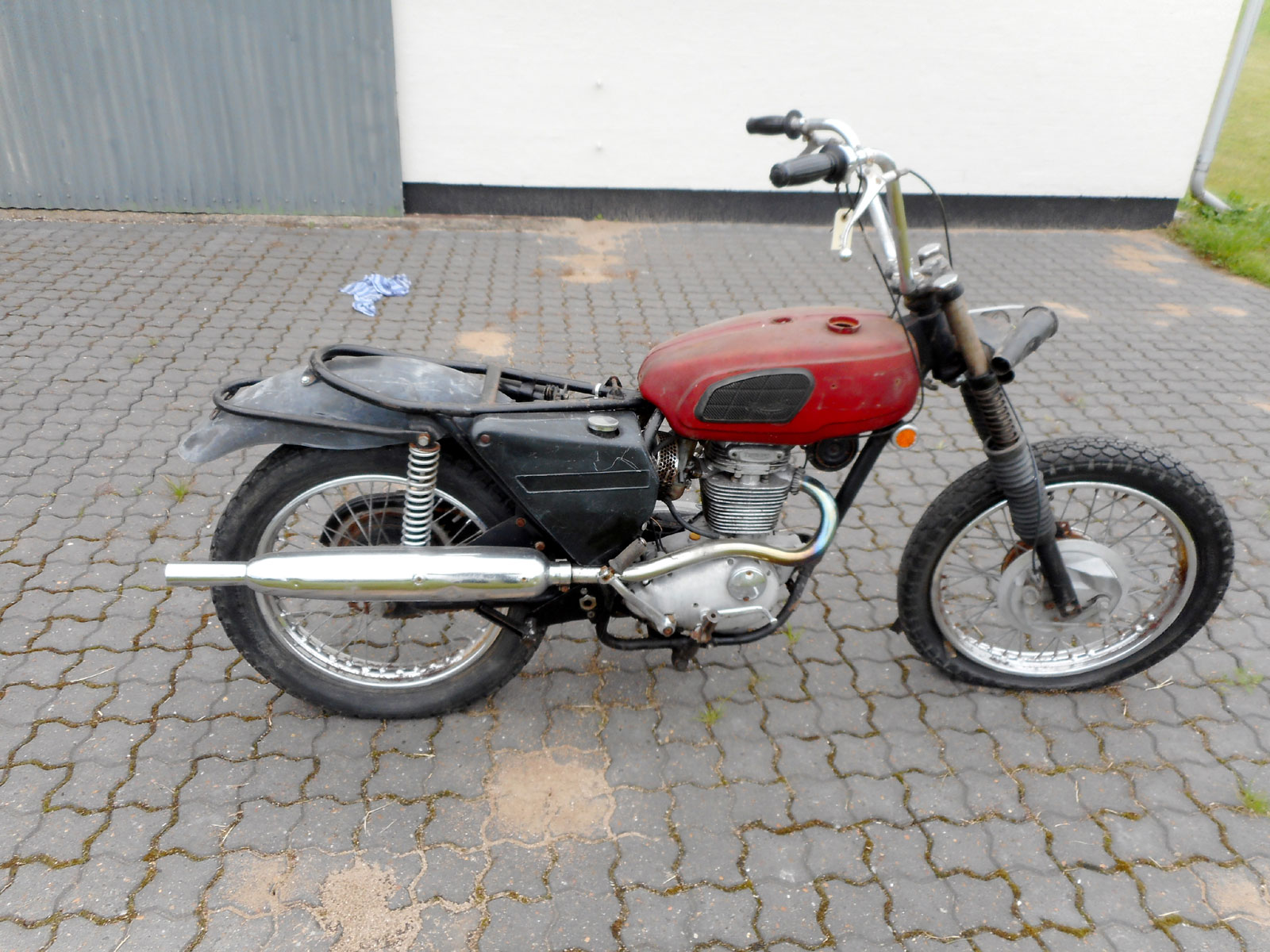 lot-229-1969-triumph-tr25w-trophy