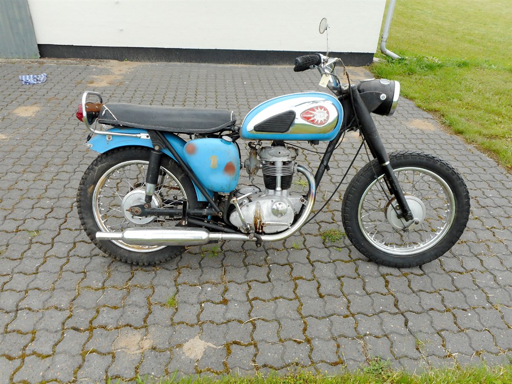 Lot 232 - 1965 BSA C15