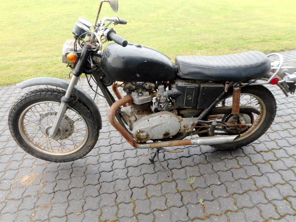 Lot 233 - 1971 Triumph T120 Bonneville