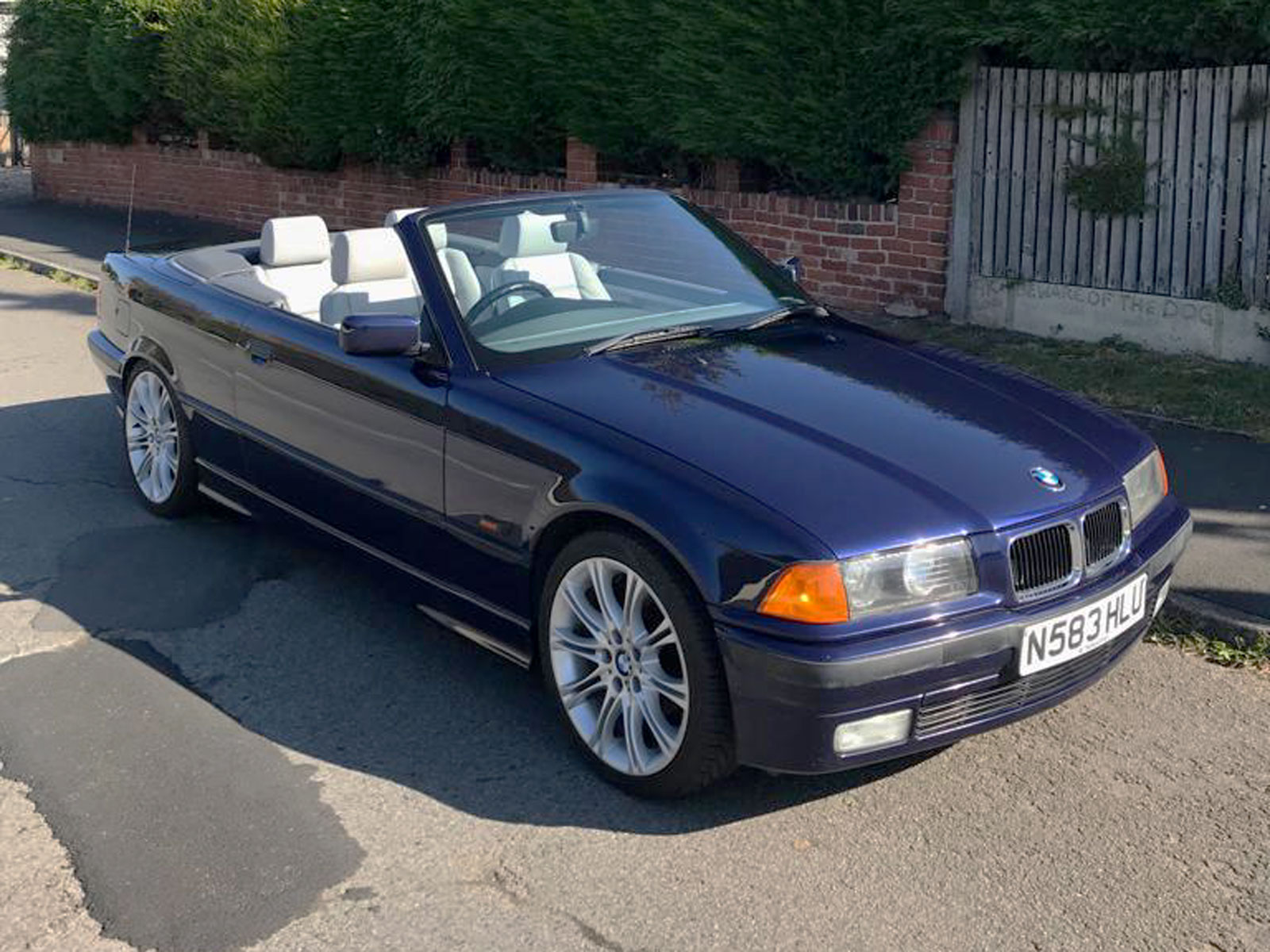 Lot 27 - 1996 BMW 328i Cabriolet