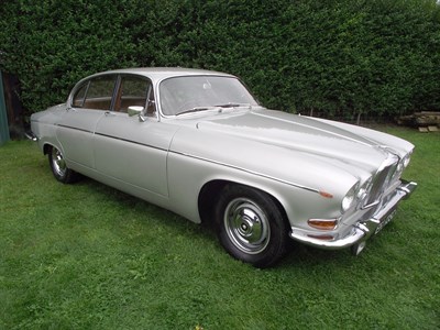 Lot 36 - 1965 Jaguar 420G